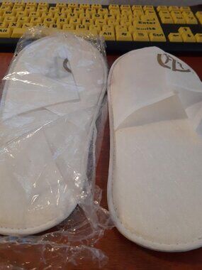 NEW ! Grand Hotels & Resort Slipper White